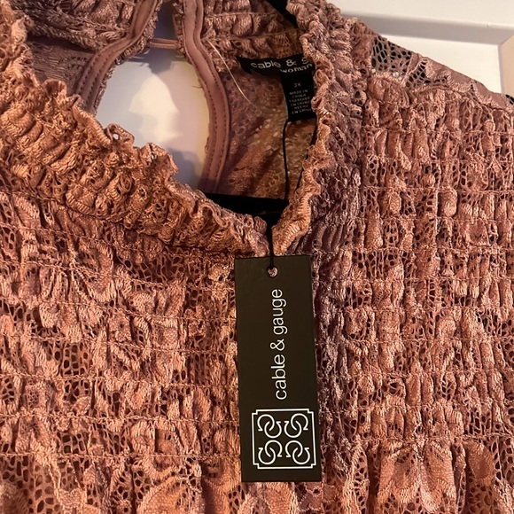 NWT Cable & Gauge stretchy lace mock turtle neck blouse with cute cuff sleeves! - Picture 2 of 5